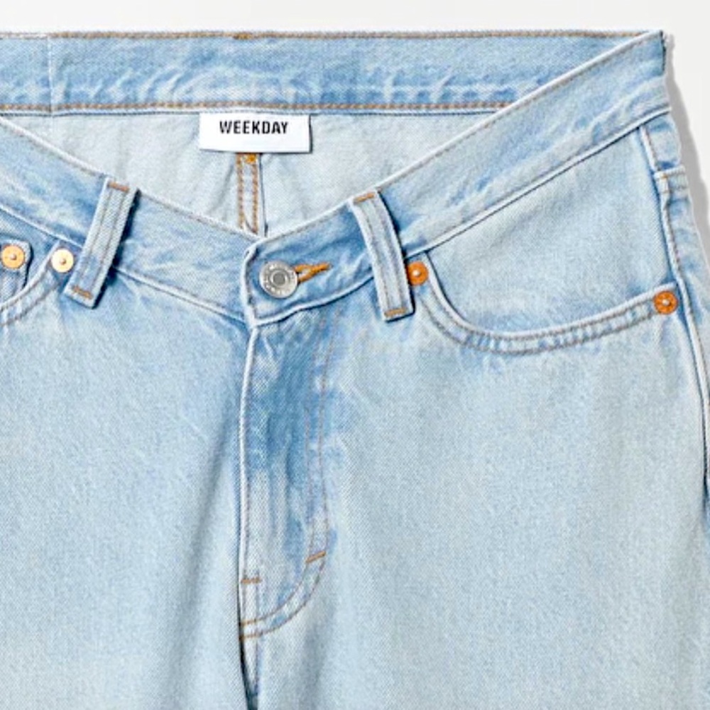 Weekday Size 27 Cross-waist Straight-leg Light Wash Jeans